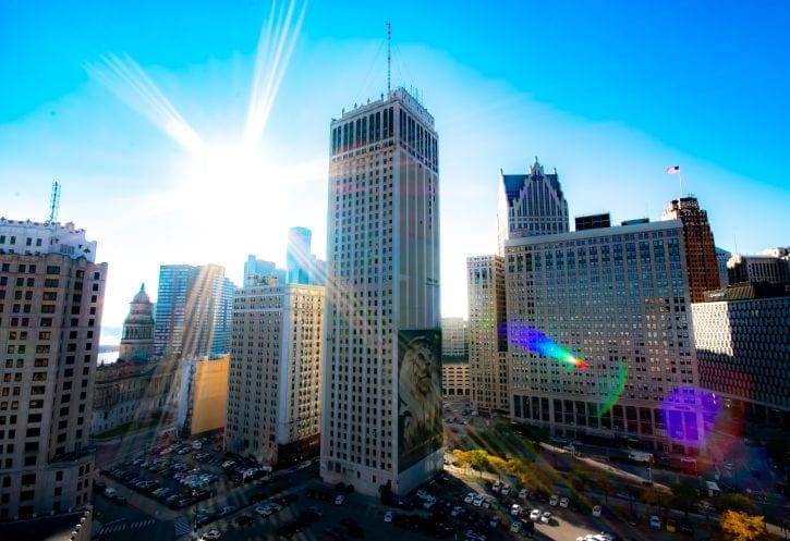 A picture of the City of Detroit with the sun shinning